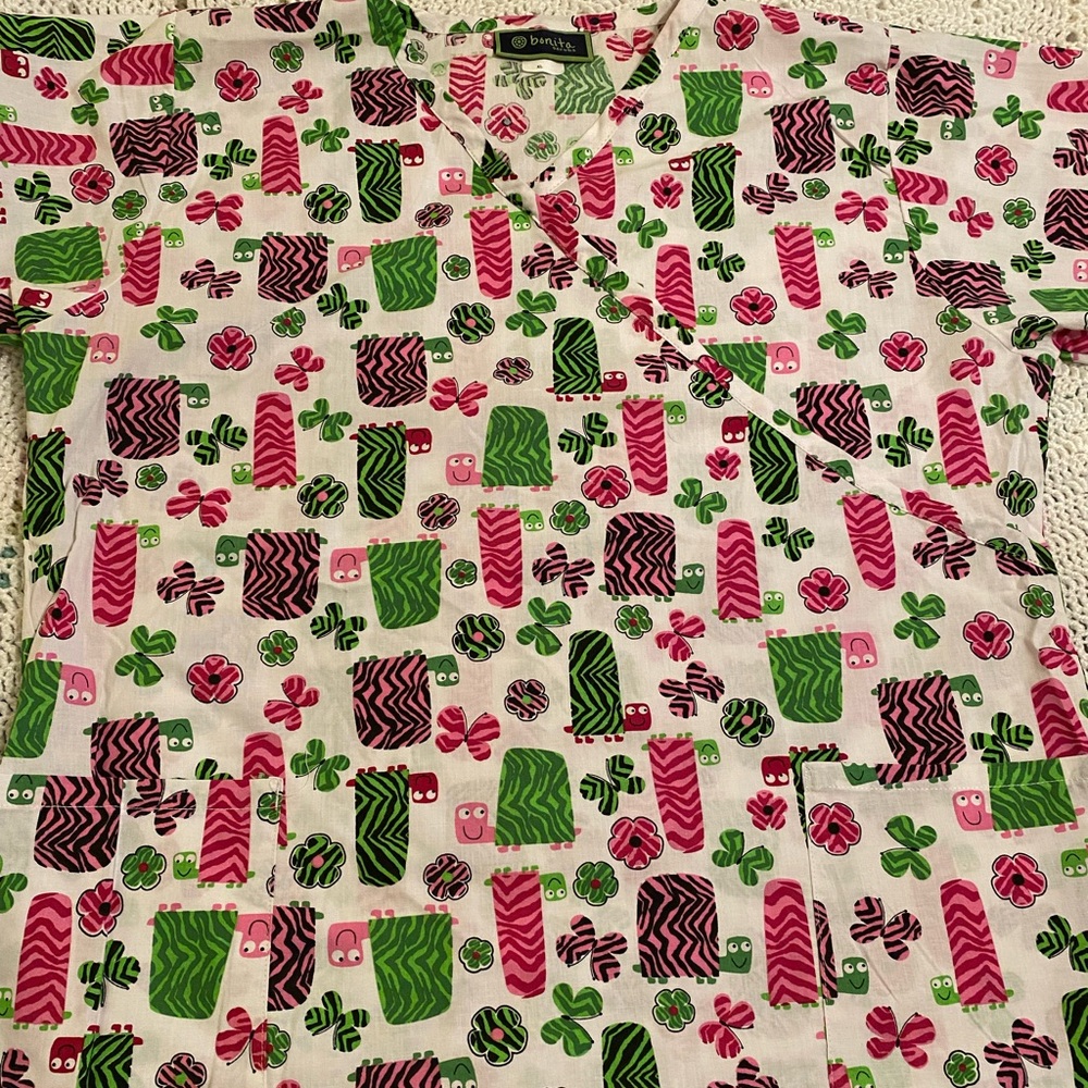 Scrub Top-Pink and Green Turtle ~ XL